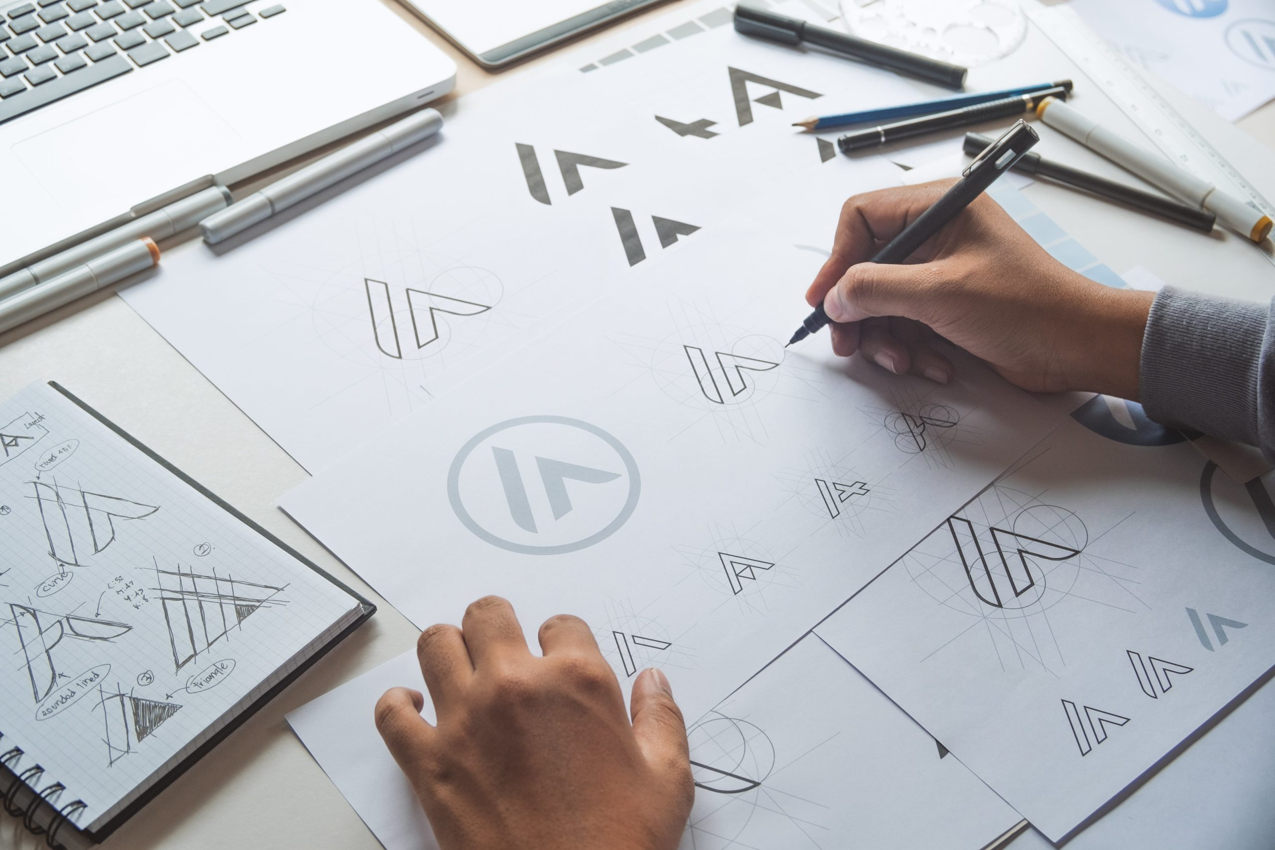 Tips for Creating a Powerful Corporate Logo In 2024